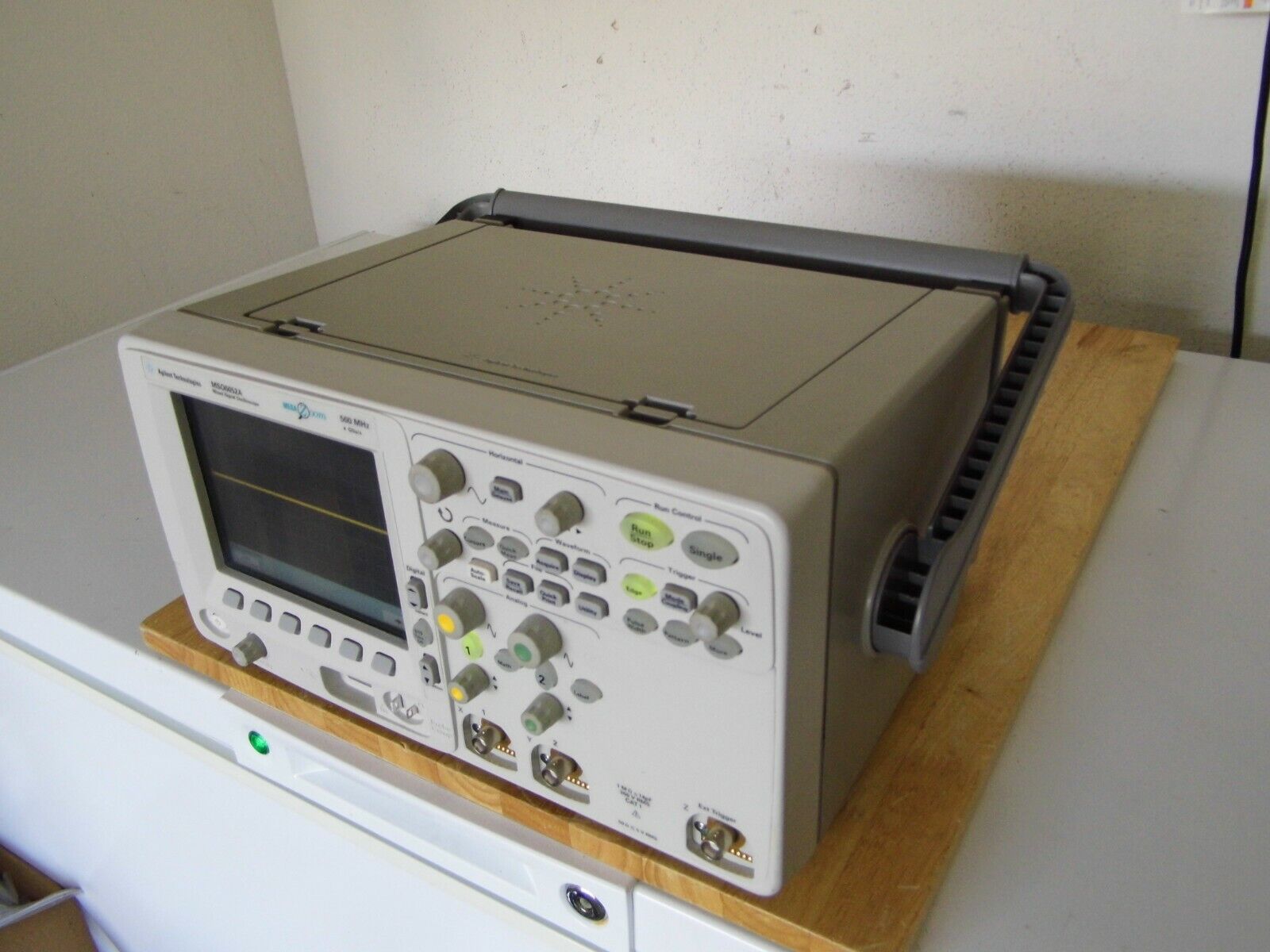 Keysight Agilent MSO6052A 500MHz 4GS/s 2Ch Oscilloscope w/accessories and POD Keysight Agilent MSO6052A 500MHz 4GS/s 2Ch Oscilloscope w/accessories and POD